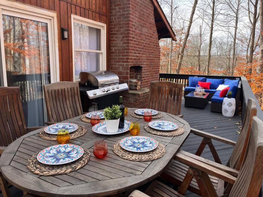 Stylish And Cozy Cabin, Walking Distance To Big Bass Lake Gouldsboro Extérieur photo