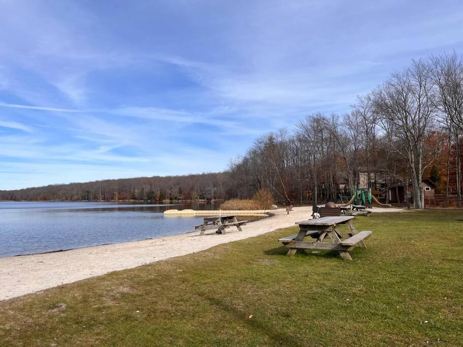 Stylish And Cozy Cabin, Walking Distance To Big Bass Lake Gouldsboro Extérieur photo