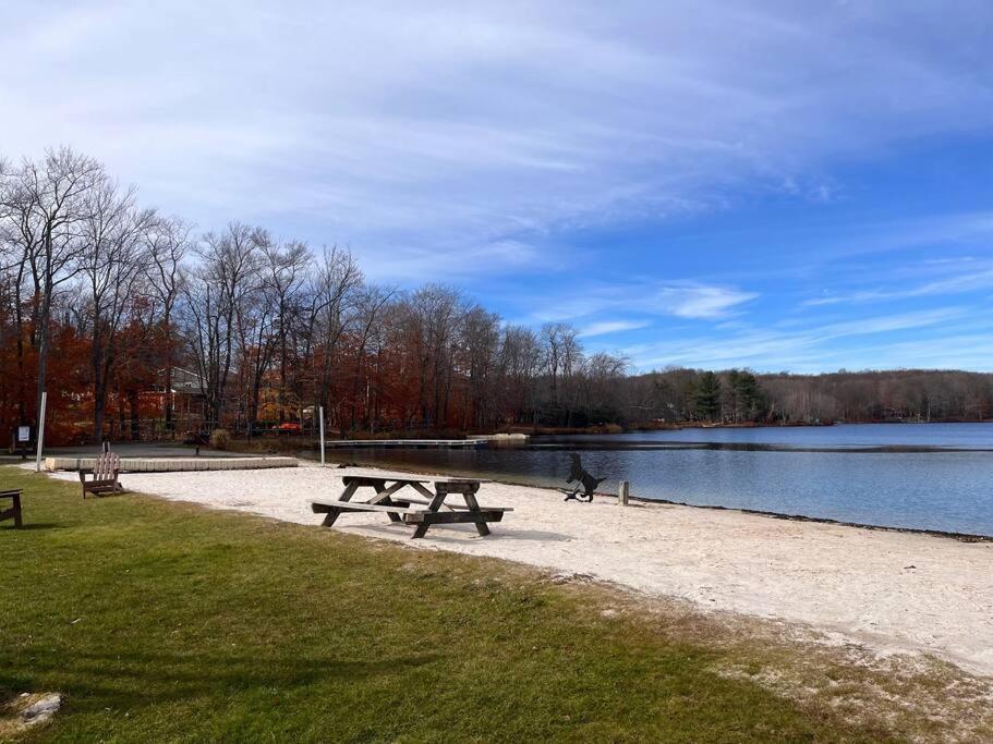 Stylish And Cozy Cabin, Walking Distance To Big Bass Lake Gouldsboro Extérieur photo