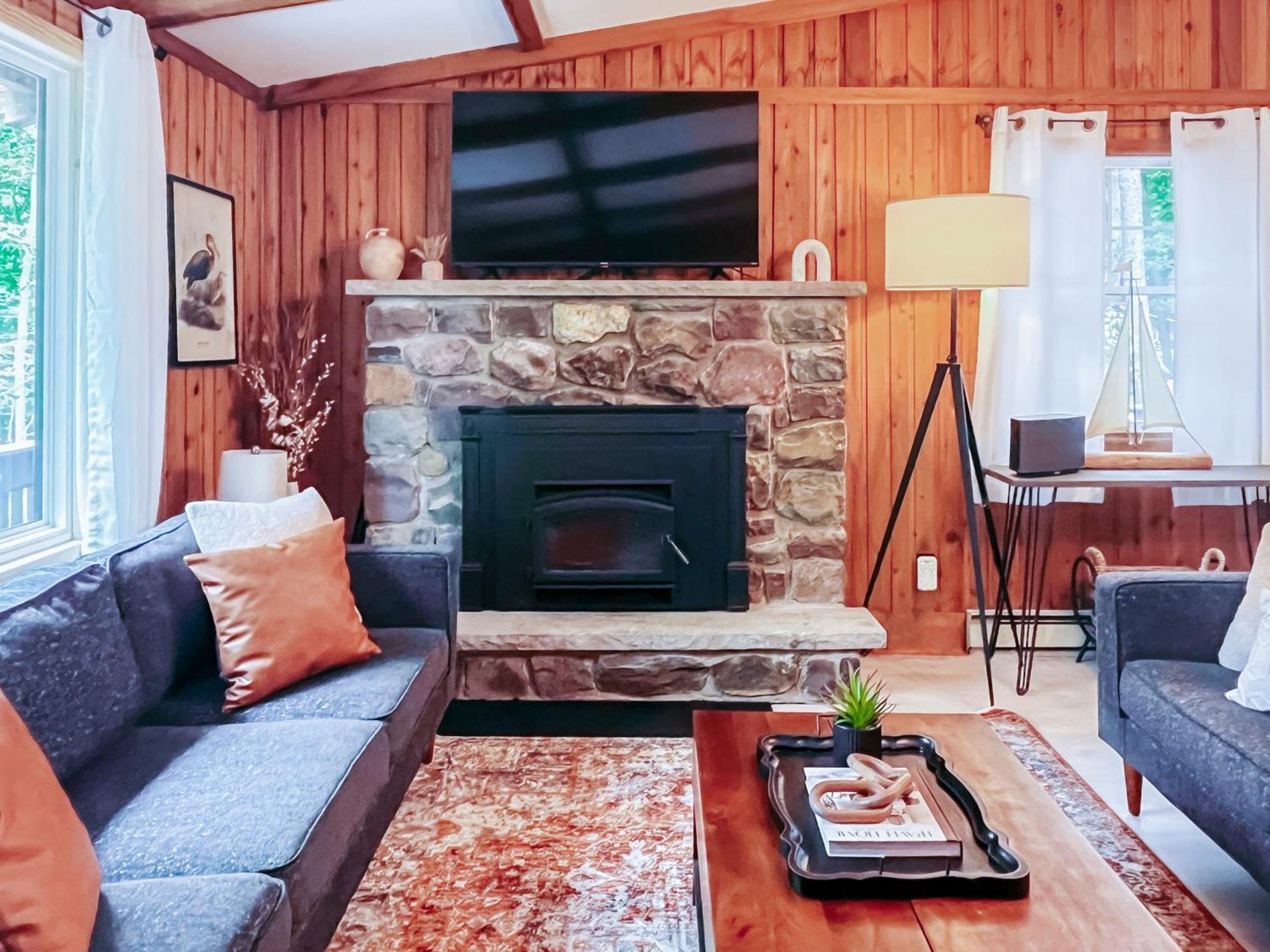 Stylish And Cozy Cabin, Walking Distance To Big Bass Lake Gouldsboro Extérieur photo
